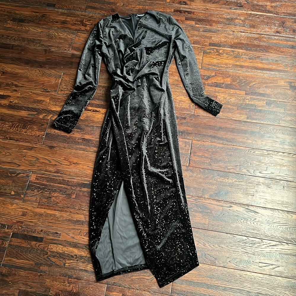 V neck black velvet midi dress